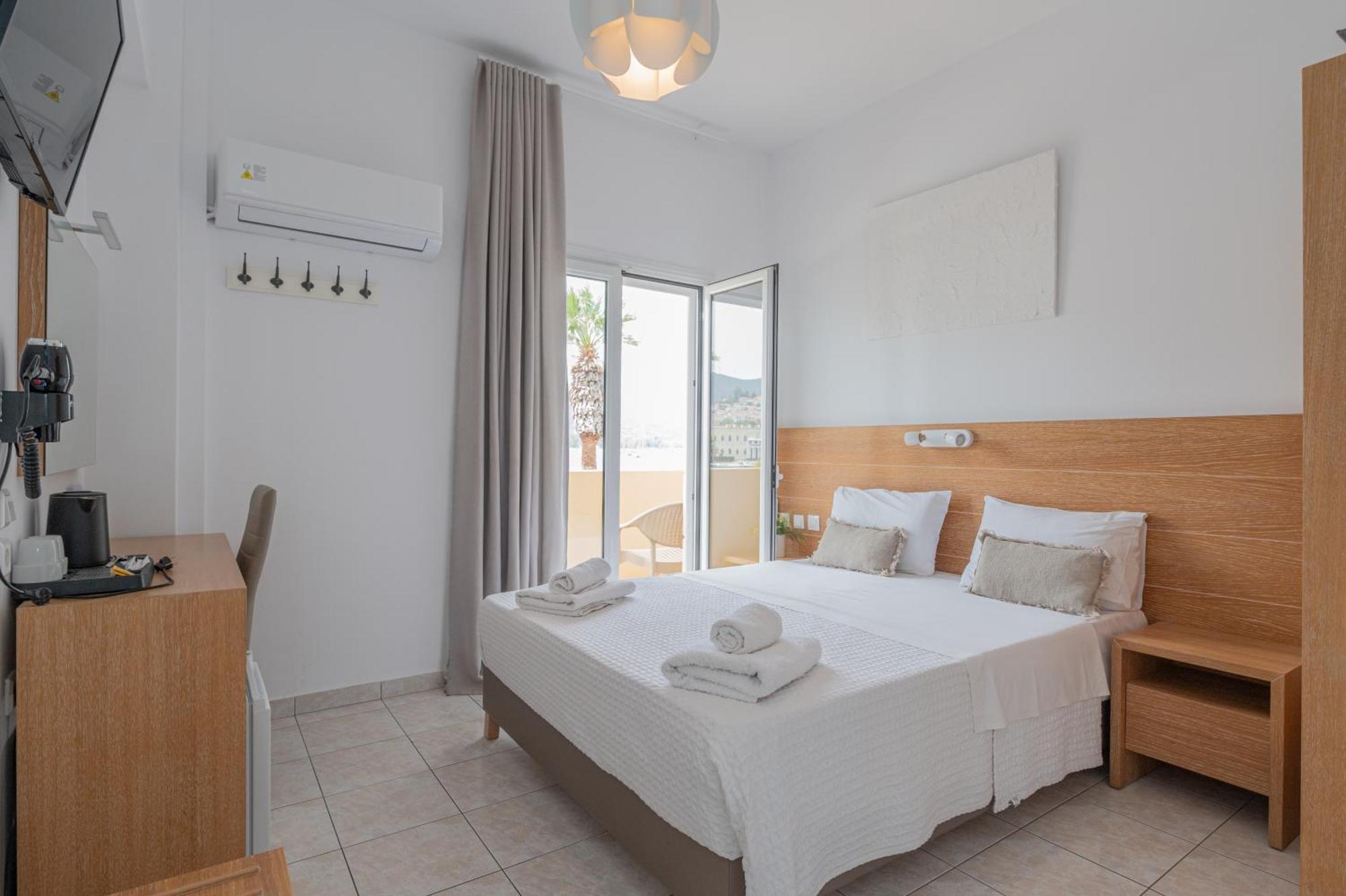 Theano Hotel Poros Town Exterior foto