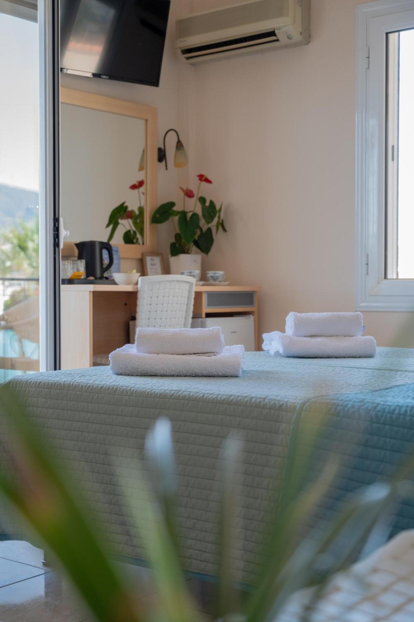Theano Hotel Poros Town Exterior foto